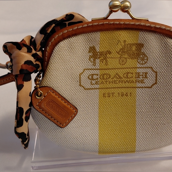 Coach Handbags - Coach Kisslock 💋